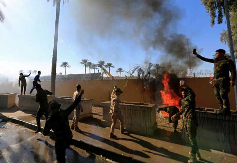 ABŞ-ın İraqdakı səfirliyinə od vuruldu, etirazlar böyüyür - VİDEO, FOTO