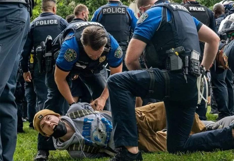 ABŞ polisi Fələstin tərəfdarı olan tələbələrə divan tutur