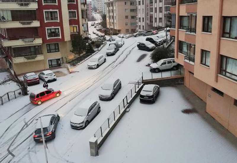 Ankaraya ilk qar yağdı, amma fəsadlara yol açdı - VİDEO