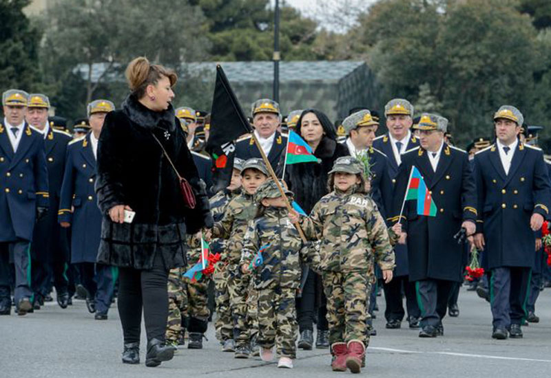 Azərbaycan 20 Yanvar şəhidlərini anır - FOTO