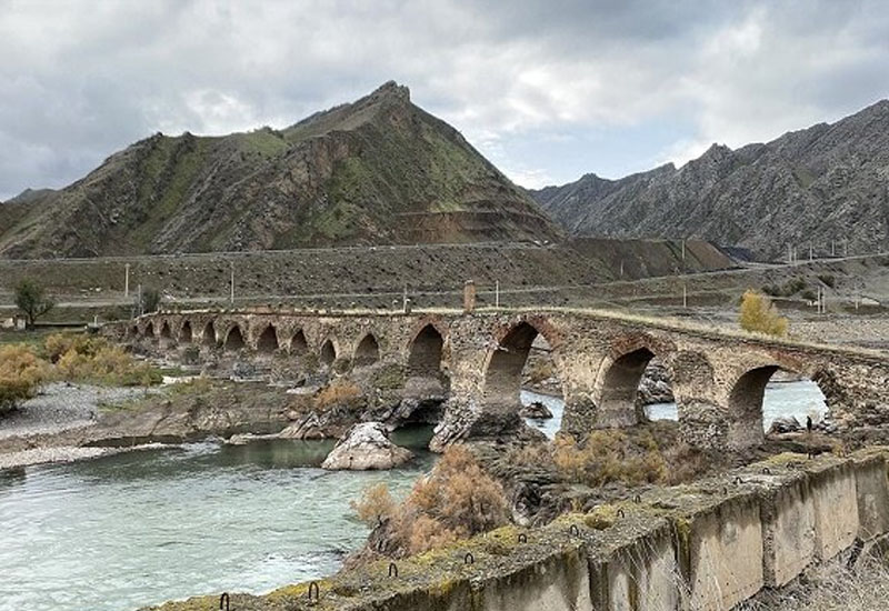 Azərbaycan prezidenti İran istiqamətindəki yeni yol və körpü ilə bağlı sərəncam imzalayıb