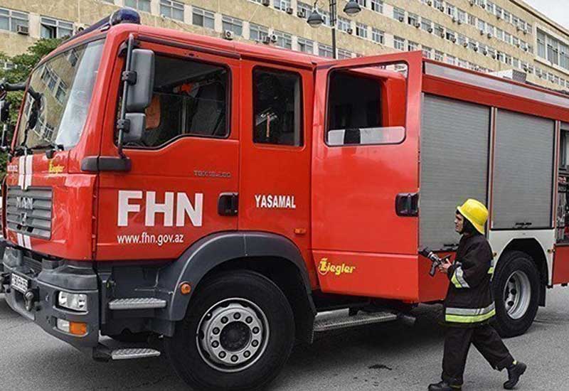 Bakıda çoxmərtəbəli yaşayış binasında yanğın olub, 70 nəfər təxliyyə edilib