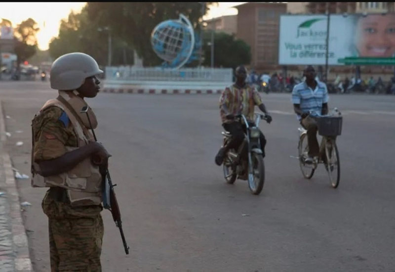 Burkina Fasoda terrorçularla toqquşmada 55 əsgər həlak olub