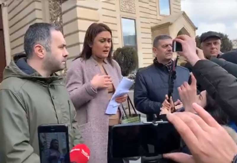 Deputatlığa namizədlərdən ibarət digər bir qrupdan MSK-nın binası önündə etiraz