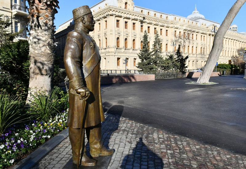 Hacı Zeynalabdin Tağıyevin abidəsini zədələyən şəxslər saxlanılıb, heykəl bərpa olunub