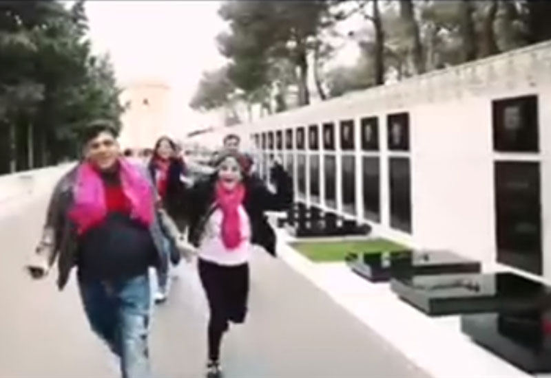 Hindistanlıların Şəhidlər Xiyabanındakı klip qalmaqalına səfirlik qarışdı