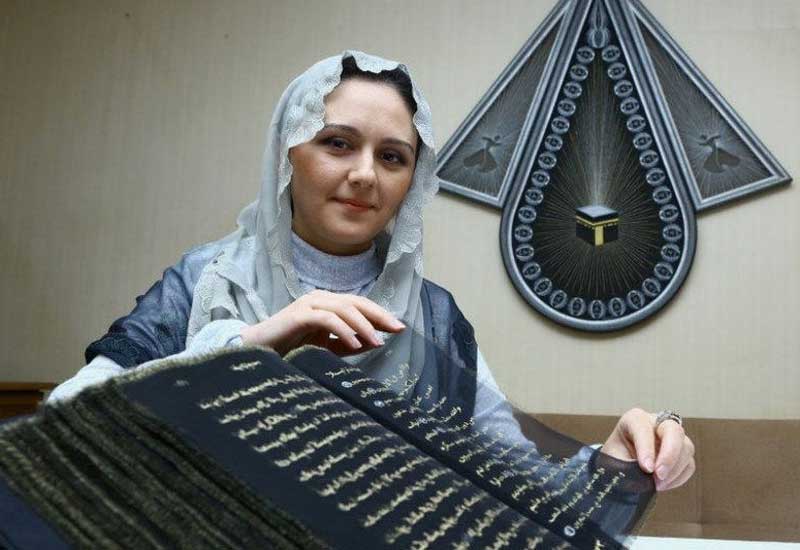 İpək üzərində Quran kitabını yazan azərbaycanlının şöhrəti Argentinada yayıldı