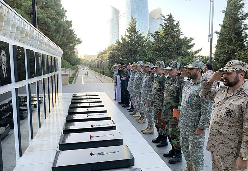 İran hərbi nümayəndə heyəti Şəhidlər xiyabanını ziyarət edib - FOTO