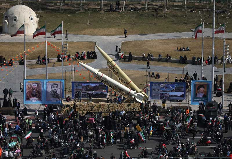 İran inqilab fəcri tədbirlərində balistik raketlərini nümayiş etdirib