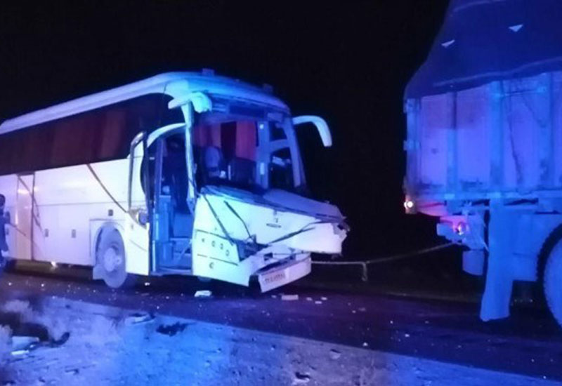 İranda zəvvar avtobusu qəzaya uğradı: Ölənlər var