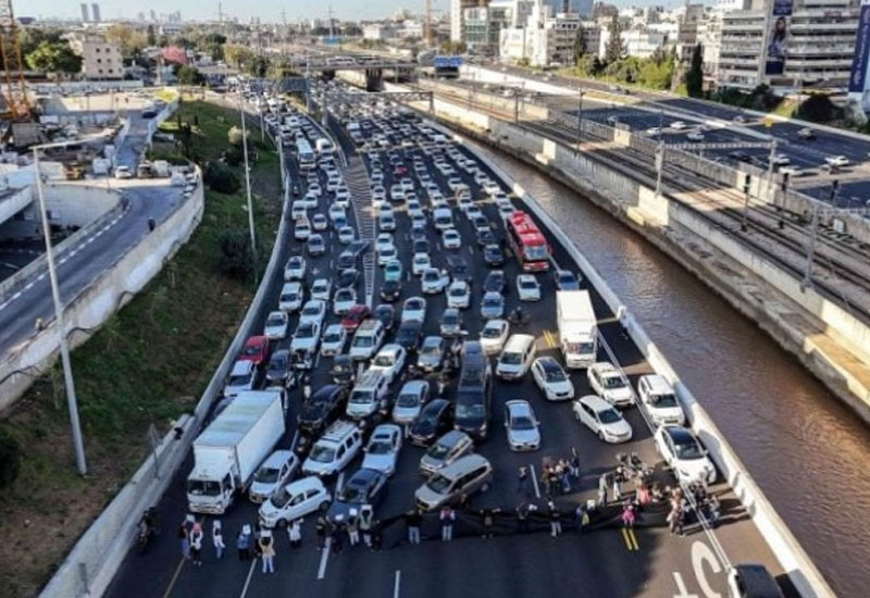 İsrailli məhbusların yaxınları Tel-Əvivdə magistral yolu bağlayıblar