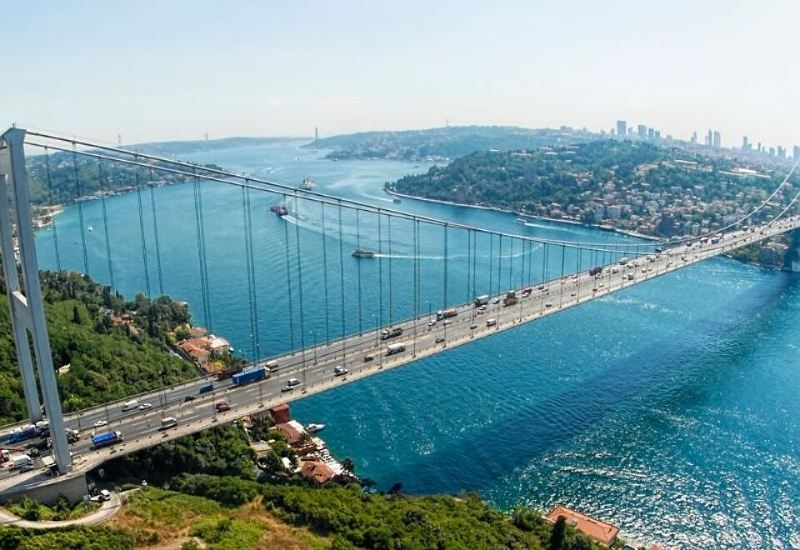 İstanbul boğazında gəmilərin hərəkəti müvəqqəti dayandırılıb