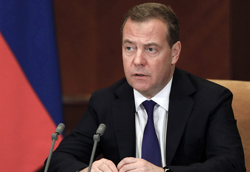 Medvedev: Oyuncaq təyyarələrinizə çox güvənməyin