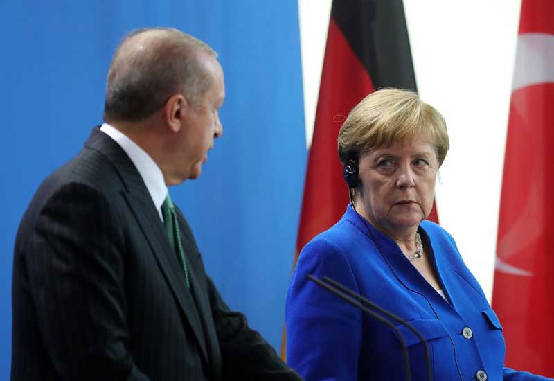 Merkel miqrantlarla bağlı Türkiyəyə səfər edəcək