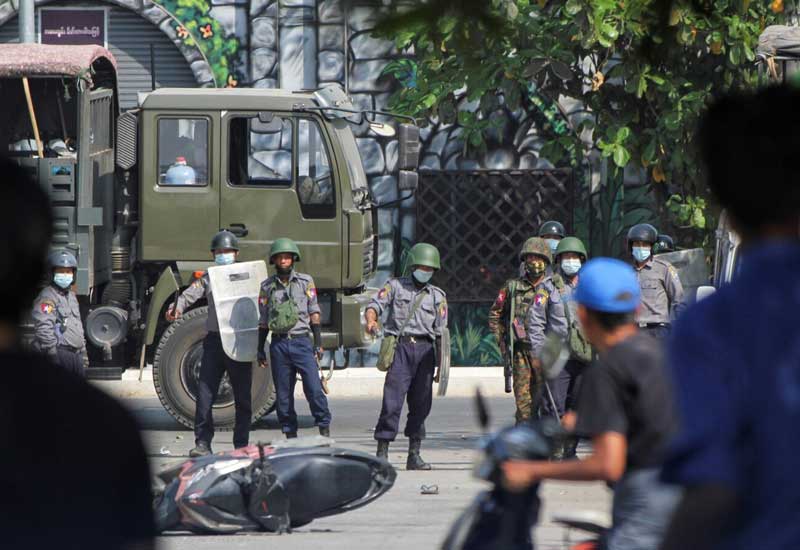 Myanma güc strukturları dəmir yolu işçilərinin evlərinə basqın ediblər