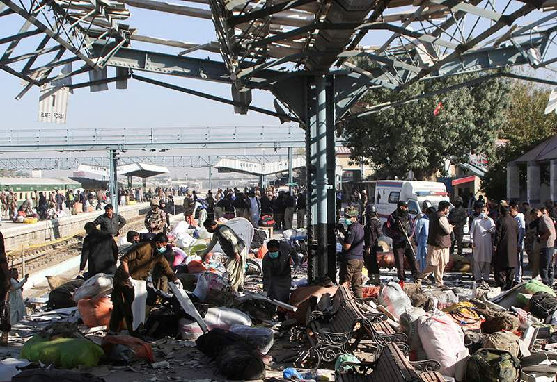 Pakistanda dəmir yolu stansiyasında partlayış olub