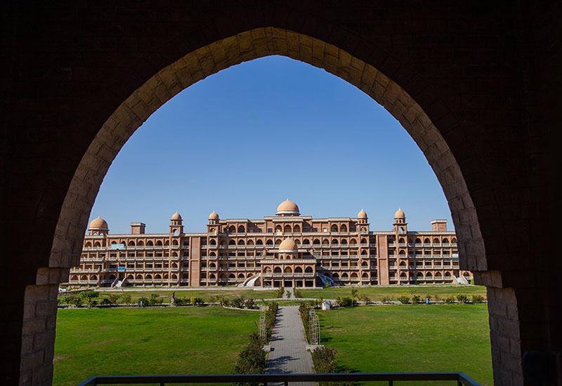 Pakistanda universitet dərslərinə Quran dərsi əlavə edildi