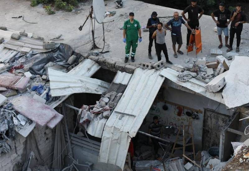 Qatil İsrail rejimi Qəzzada daha bir məktəbi bombaladı