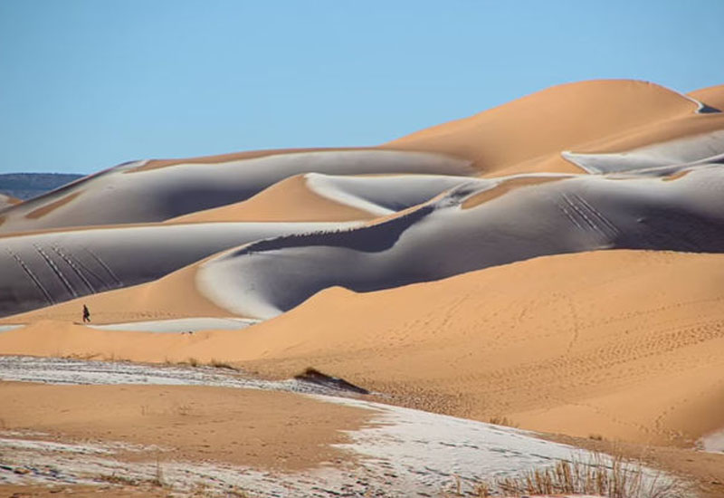Sahara səhrasına qar yağdı