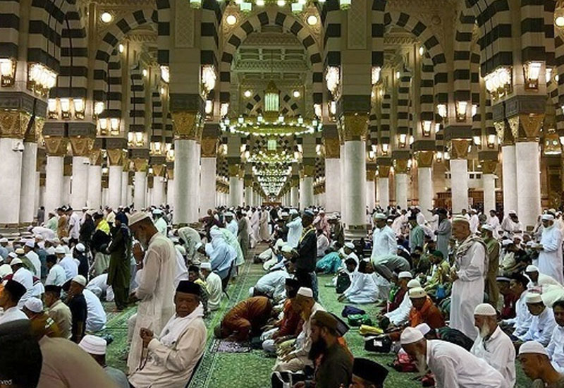 Səudiyyə Ərəbistanı məscidlərdə çəkilişləri qadağan edib