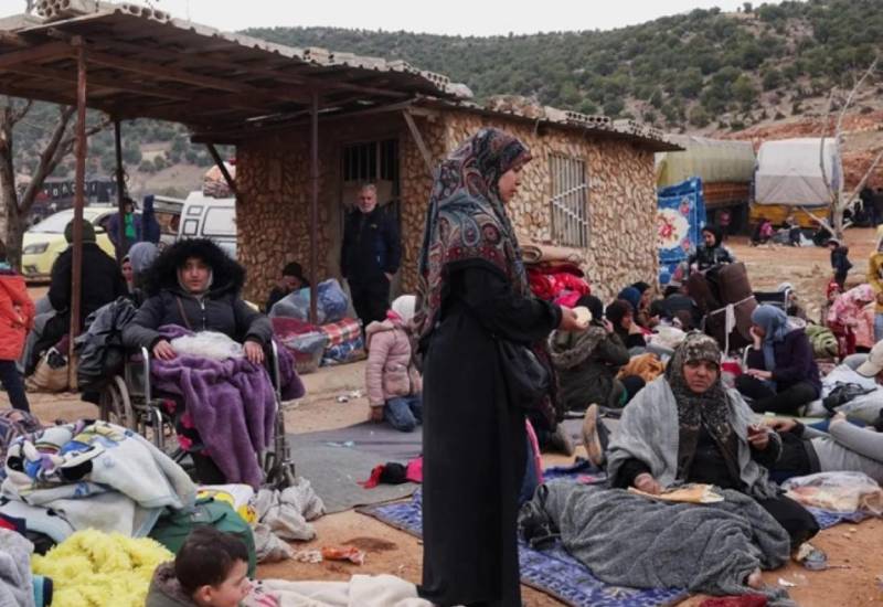 Suriyada evi dağıdılmış şiələr Livana köç edir