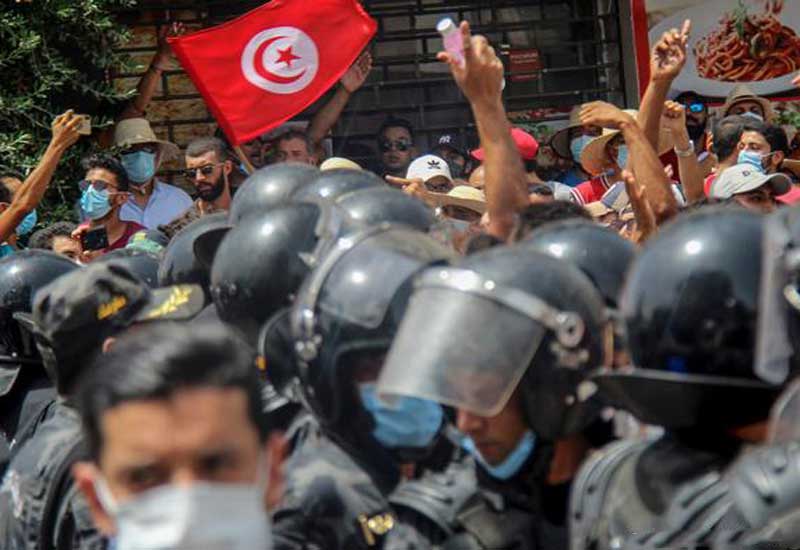 Tunis Prezidenti Baş naziri vəzifəsindən azad etdi, qoşun mərkəzə yerildi