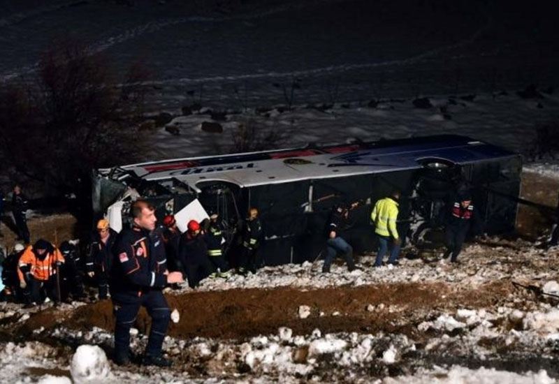 Türkiyədə avtobus aşdı: 28 nəfər yaralı var