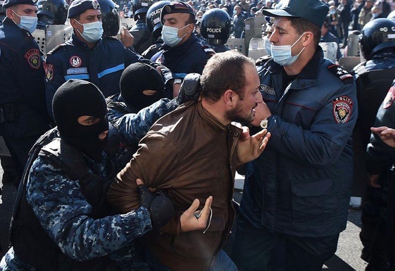 Yerevanda polislə etirazçılar arasında toqquşma